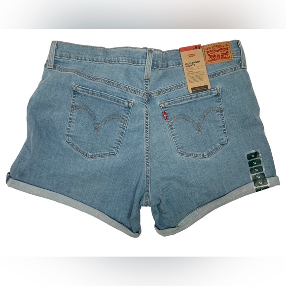 LEVI’S Light Wash Blue Mid-Rise Mid-Length Hypersoft Jean Shorts, 18 - Picture 3 of 5